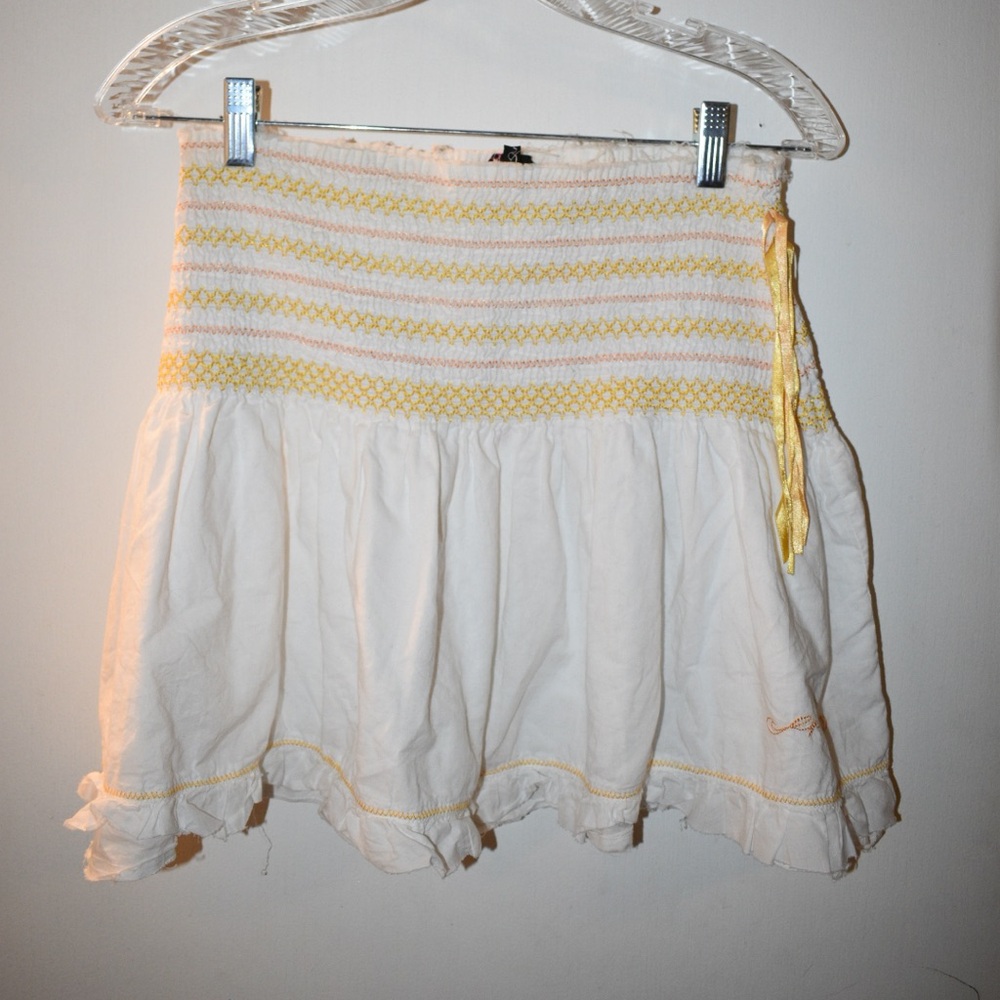 Beautiful embroidered Rip Curl skirt